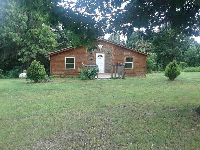 Cabins (Marshall, Arkansas, United States)