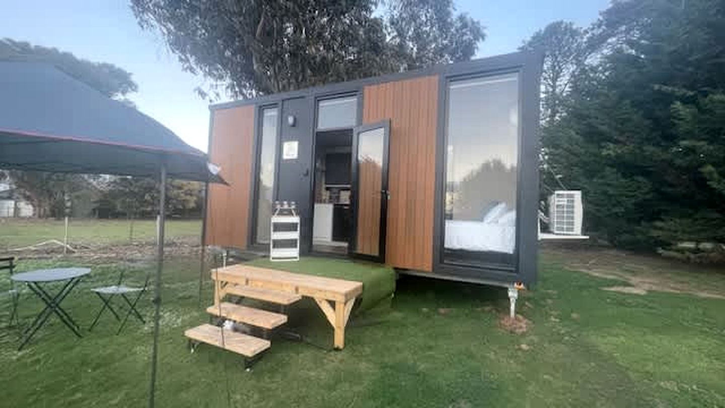 Cozy Relaxing Tiny House Ideal for Couples in Victoria