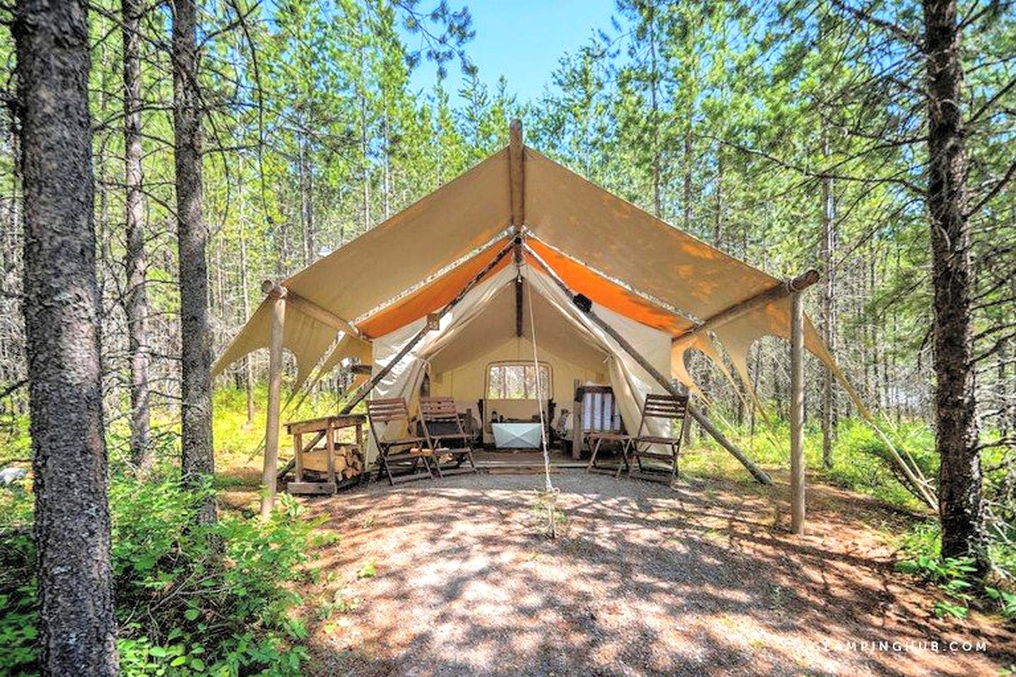 Tiendas safari (Coram, Montana, Estados Unidos)