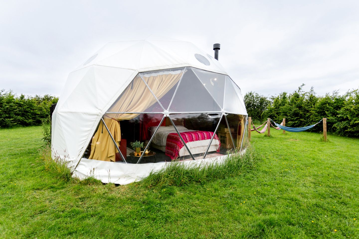 Luxury Geodesic Dome with Private Garden and Barbecue, Perfect for a Weekend Getaway near Somerset, England