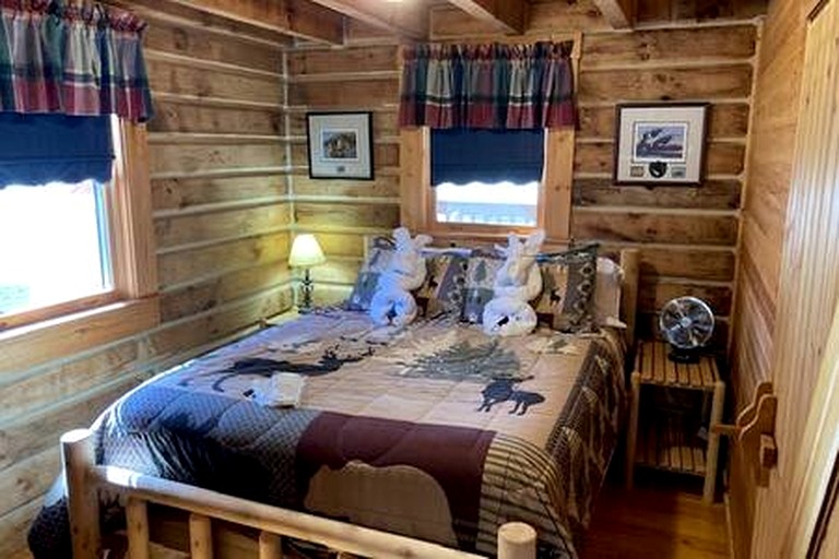 Cabins (United States of America, Birdseye, Indiana)