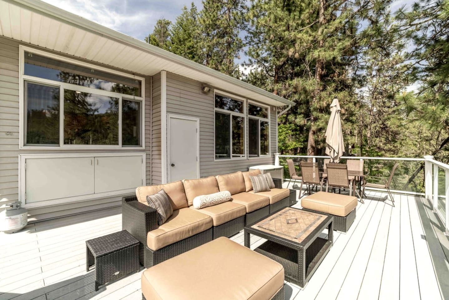 Enchanting Vacation Rentals with Breathtaking Lake Views near Lake Fernan in Idaho