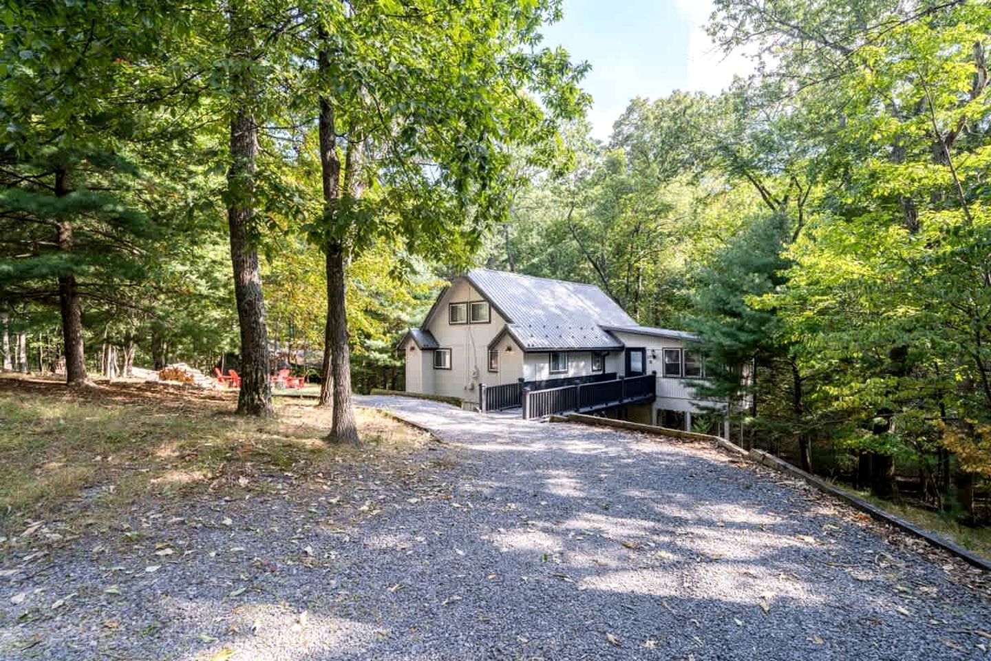 Spacious Cabin with Fire Pit, Arcade Games, and Resort Access, the Perfect Base for Outdoor Adventures in Hedgesville, West Virginia