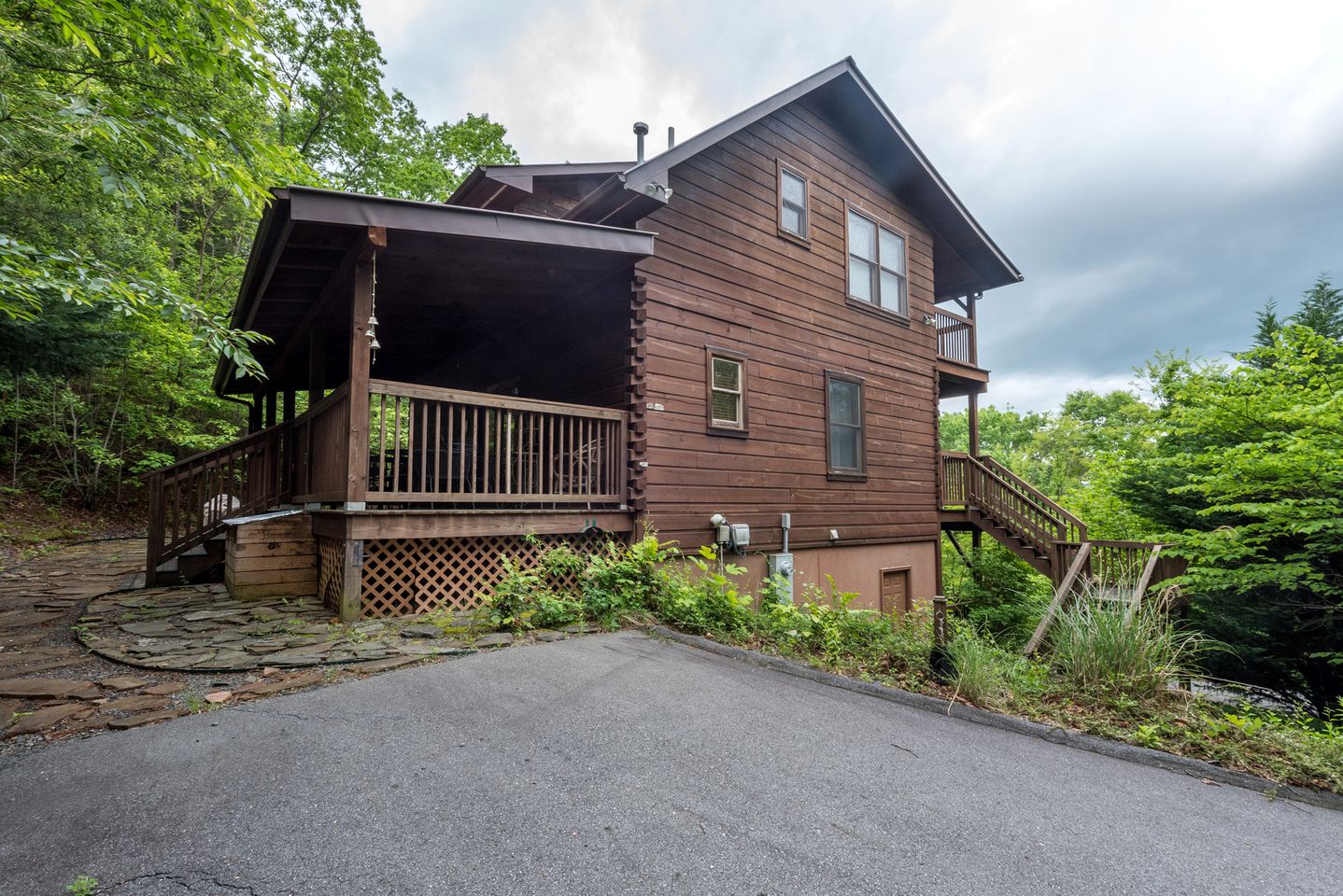 Mountain Cabin Retreat with Fire Pit, Game Room & Scenic Decks in Black Mountain, North Carolina