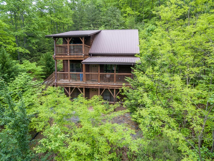 Mountain Cabin Retreat with Fire Pit, Game Room & Scenic Decks in Black Mountain, North Carolina