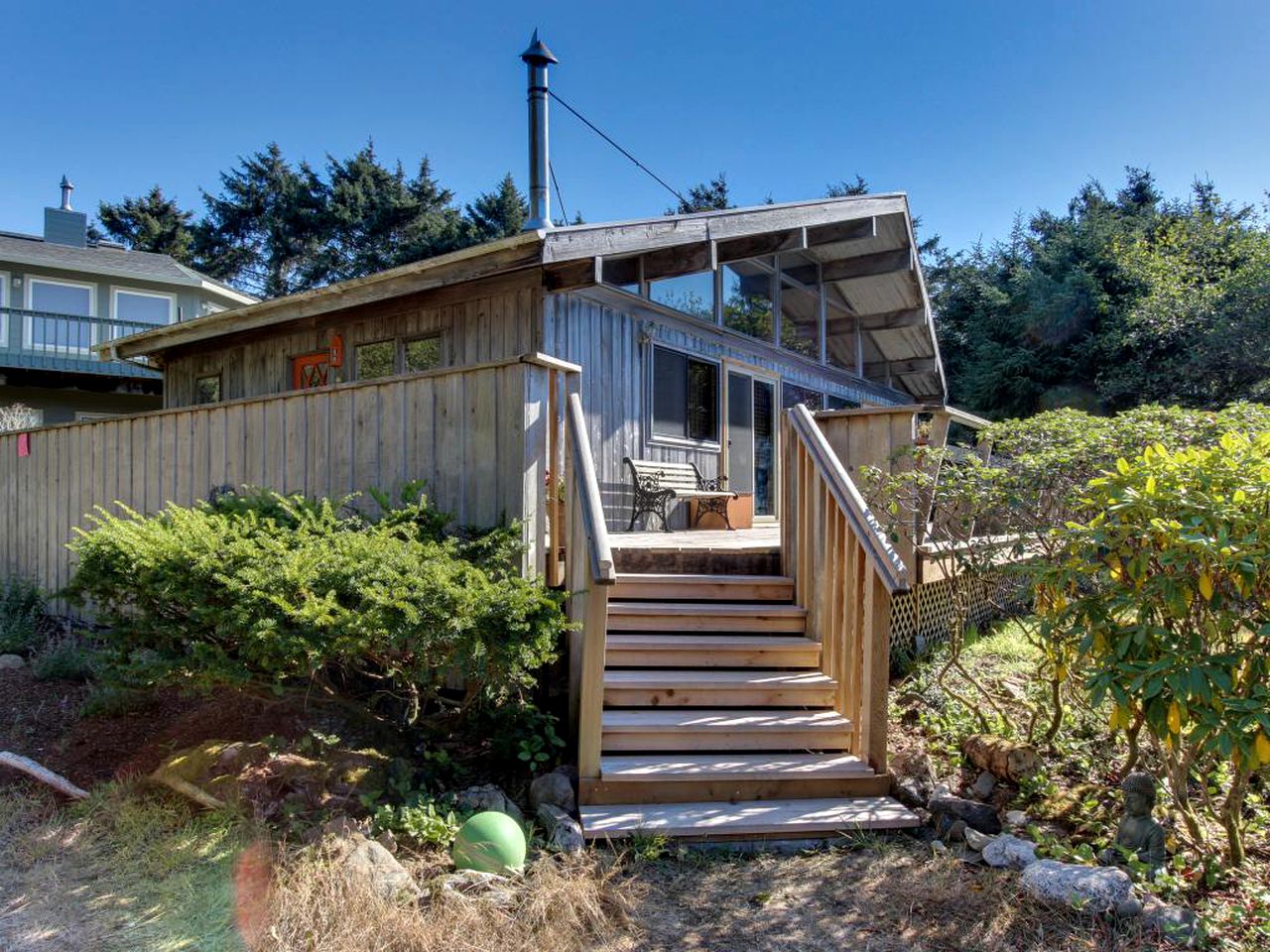 Cabins (Neskowin, Oregon, United States)