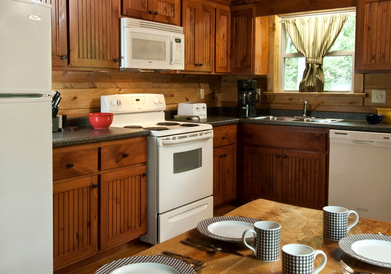 Rustic Yet Modern Fishing and White Water Rafting Cabin in Scenic Nantahala Mountains of North Carolina