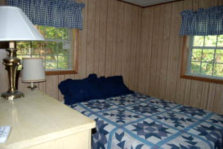 Cottages (Lake George, New York, United States)