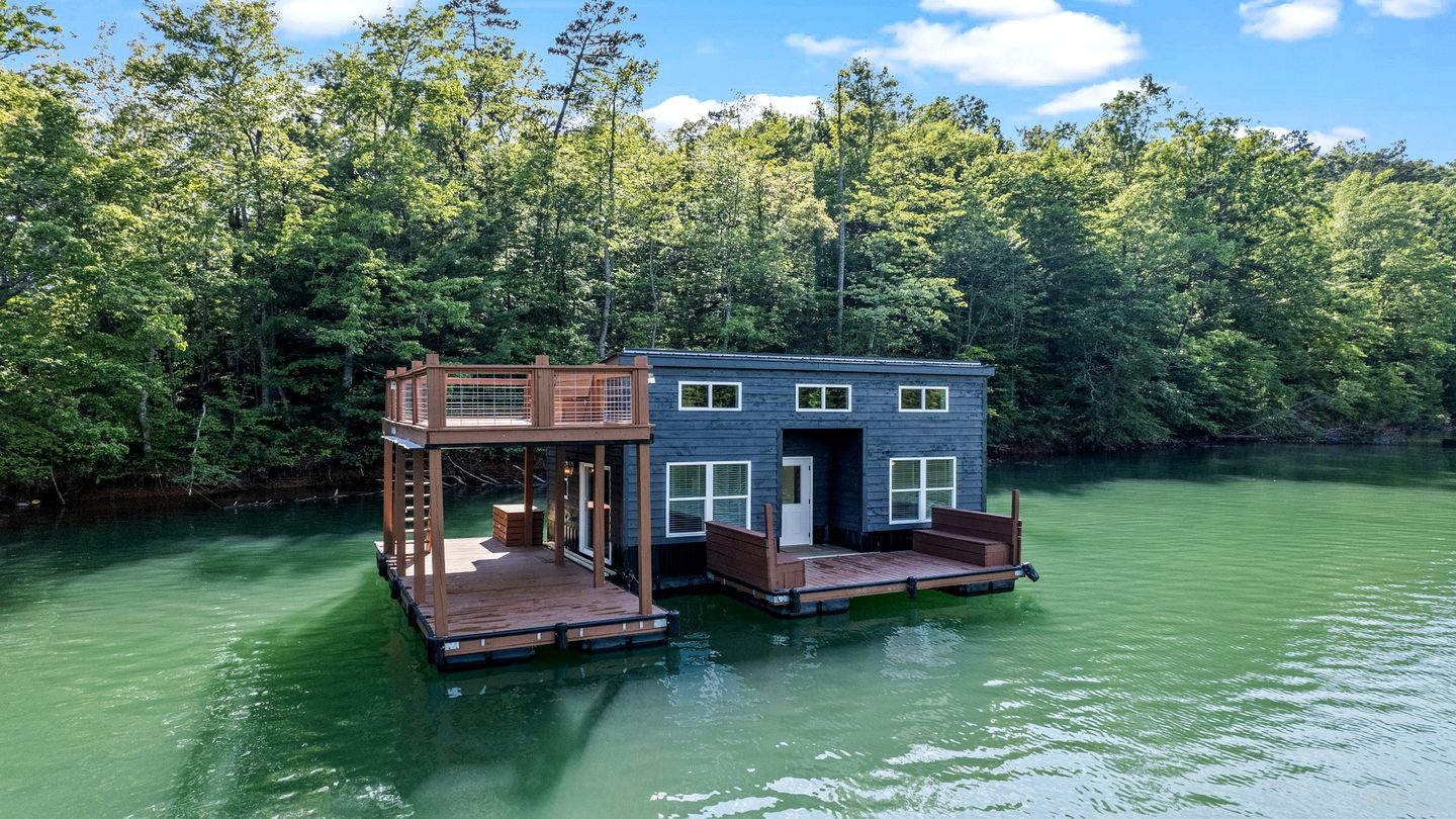 Amazing Off-Grid Floating Home with Gorgeous Views in Almond, North Carolina