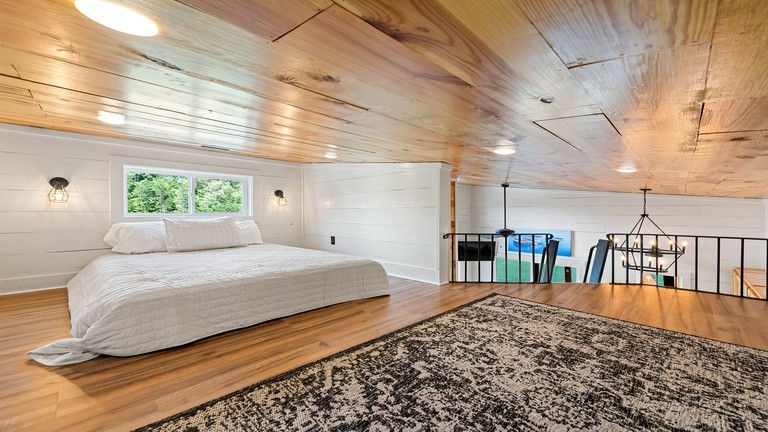 Floating Homes (United States of America, Almond, North Carolina)