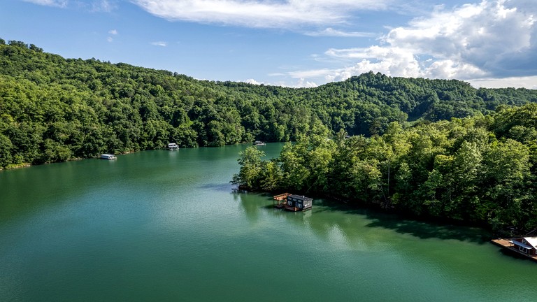Floating Homes (United States of America, Almond, North Carolina)