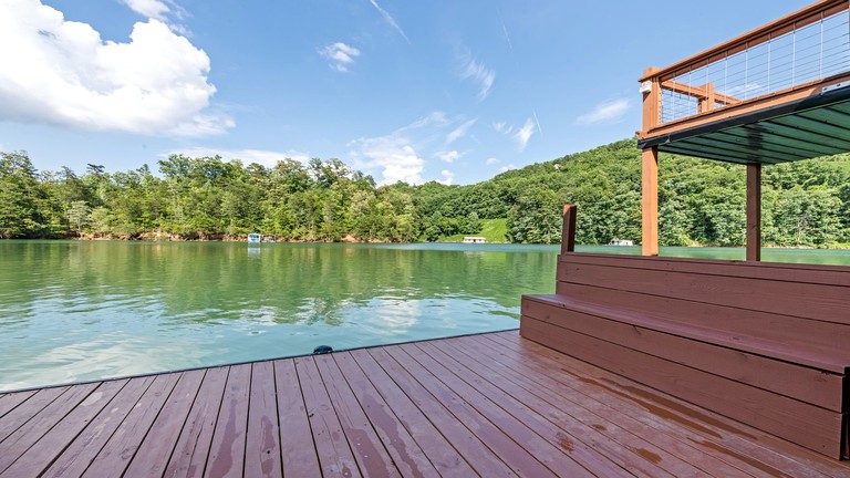 Floating Homes (United States of America, Almond, North Carolina)