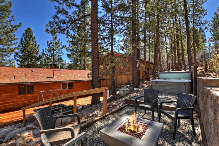 Cabins (United States of America, Big Bear Lake, California)
