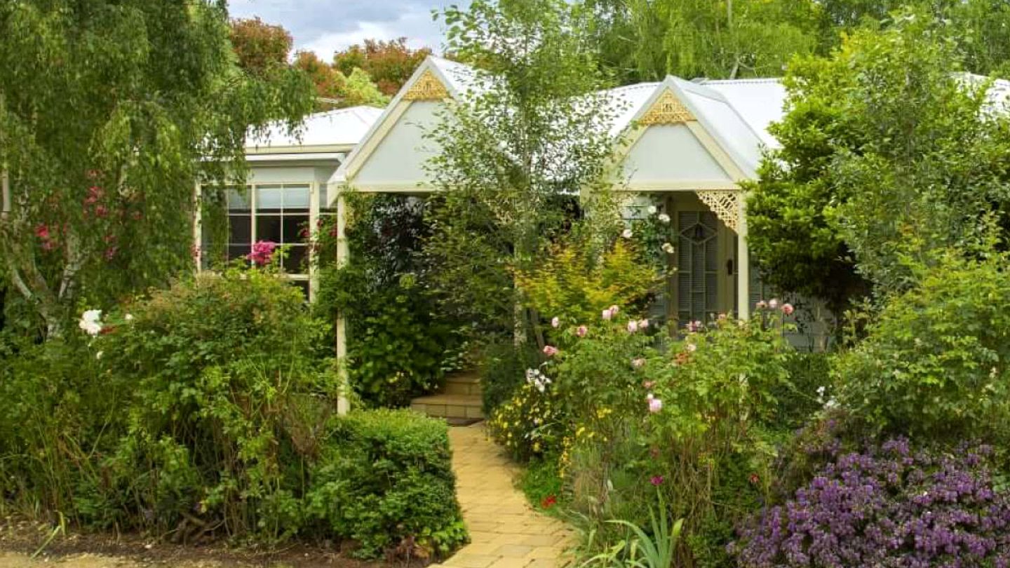Cozy, Pet Friendly Cabin with Fireplace in Daylesford, Victoria