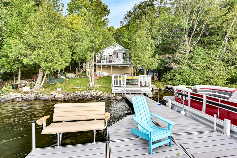 Cabins (United States of America, Belgrade, Maine)
