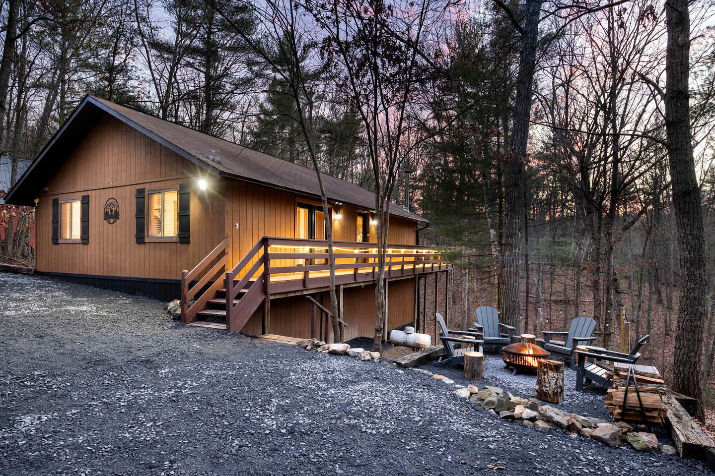 Beautiful Dog-Friendly Cabin with Game Room and Fire Pit, Nestled in the Beautiful Shenandoah Valley in Basye, Virginia