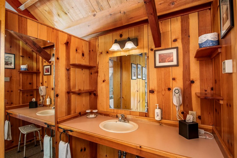 Charming Family-Friendly and Wheelchair Accessible Cabin Rental in Sedona | Cabins (Sedona, Arizona, United States of America)