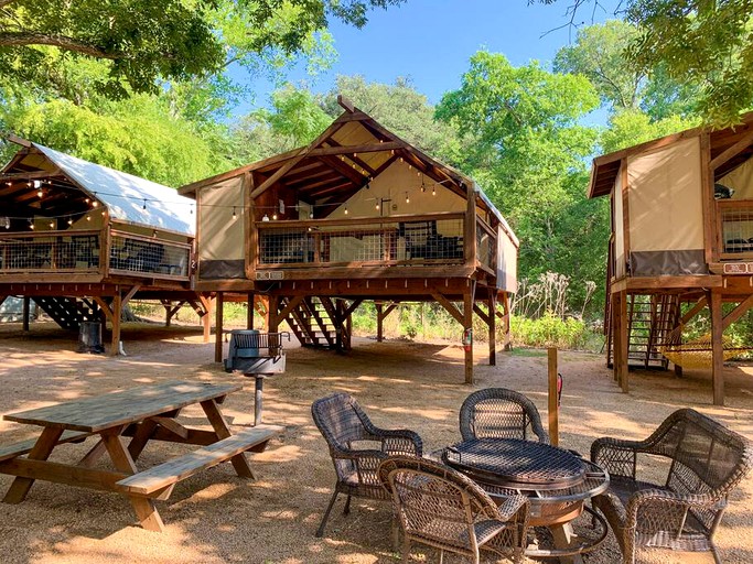Cabins (United States of America, Seguin, Texas)