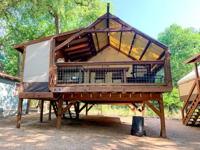 Cabins (United States of America, Seguin, Texas)