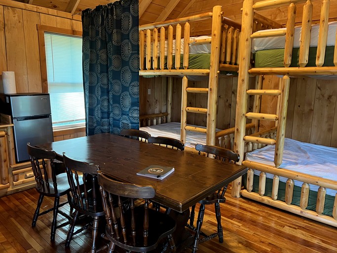 Cabins (United States of America, Belfast, Maine)