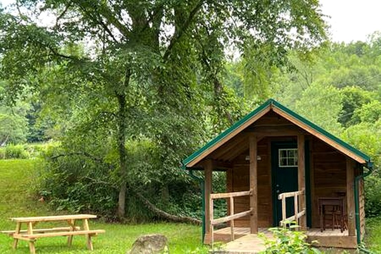 Cabins (United States of America, Belfast, Maine)