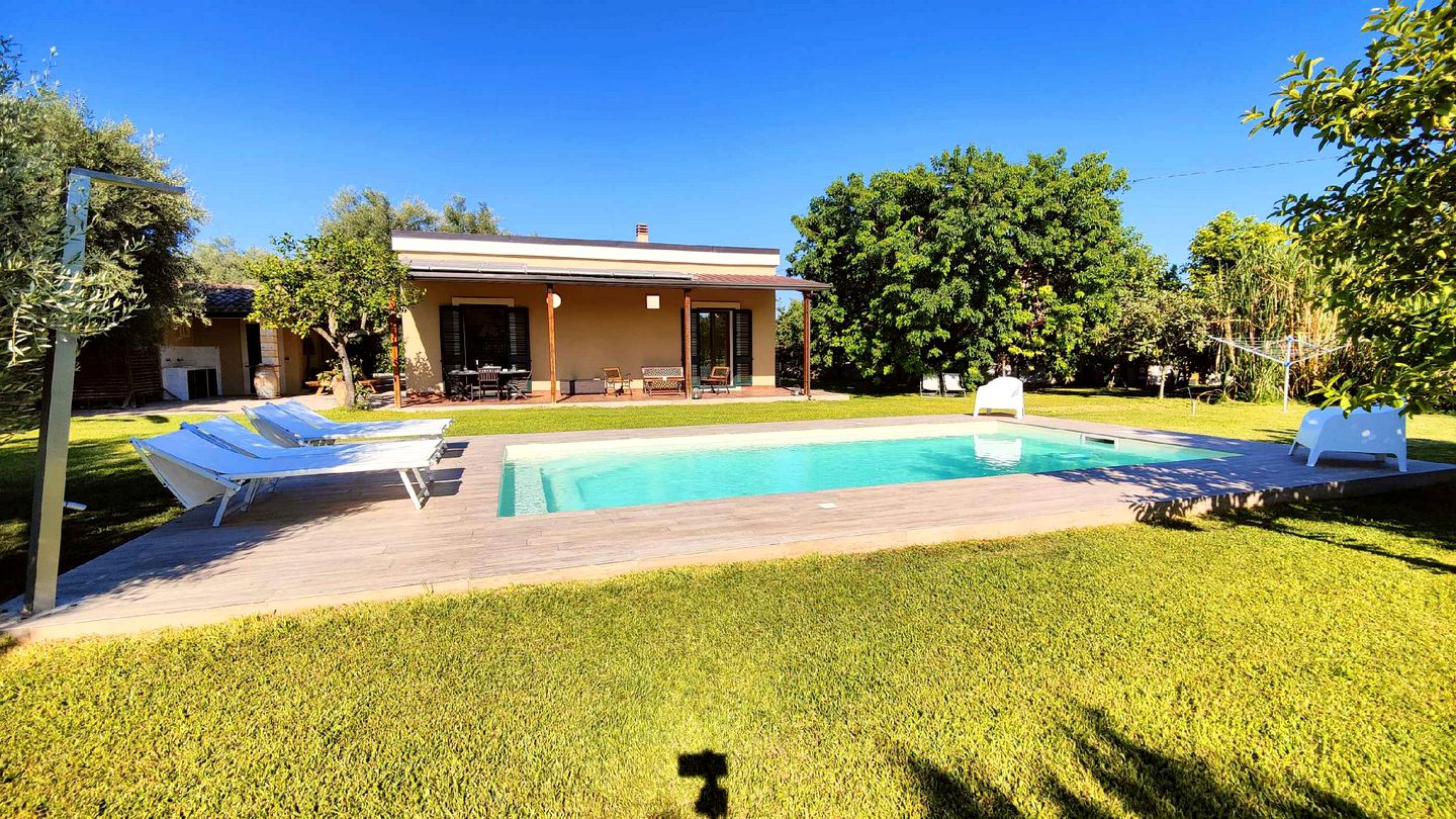 Beautiful Eco-Friendly Villa with Tropical Garden and Pool in Lido di Noto, Sicily