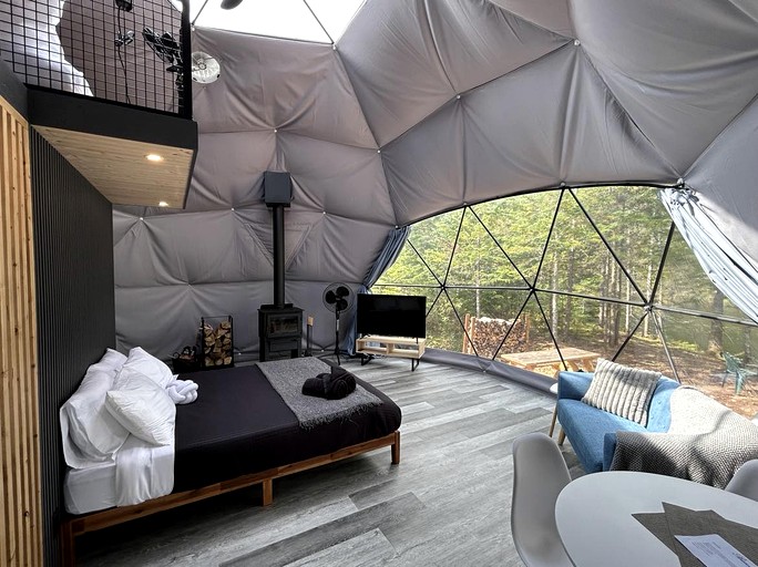 Domes (Canada, Matawinie, Quebec)