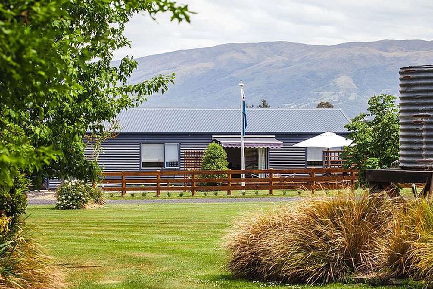 Cottages (Dunedin, South Island, New Zealand)