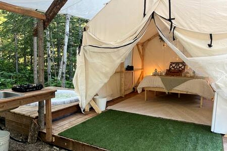Safari Tents (Canada, Columbia-Shuswap, British Columbia)