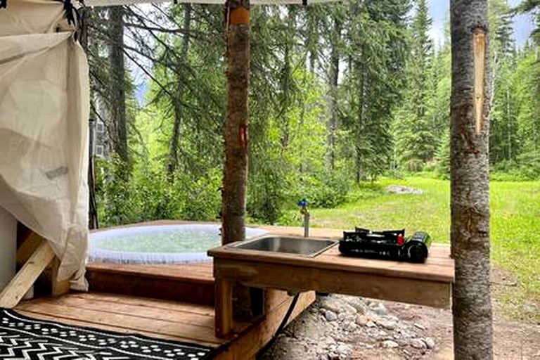 Safari Tents (Canada, Columbia-Shuswap, British Columbia)