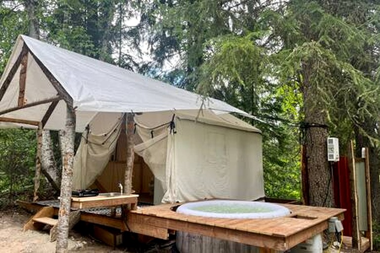 Safari Tents (Canada, Columbia-Shuswap, British Columbia)