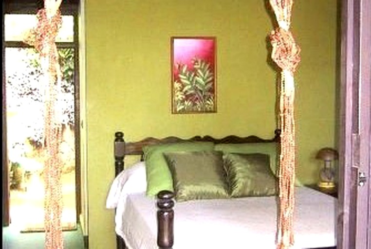 Cabins (Roseau, Saint George, Dominica)