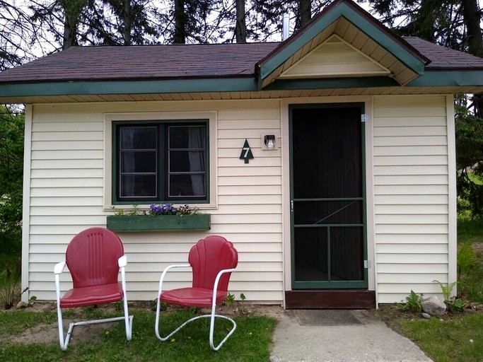 Cabins (United States of America, Cadillac, Michigan)