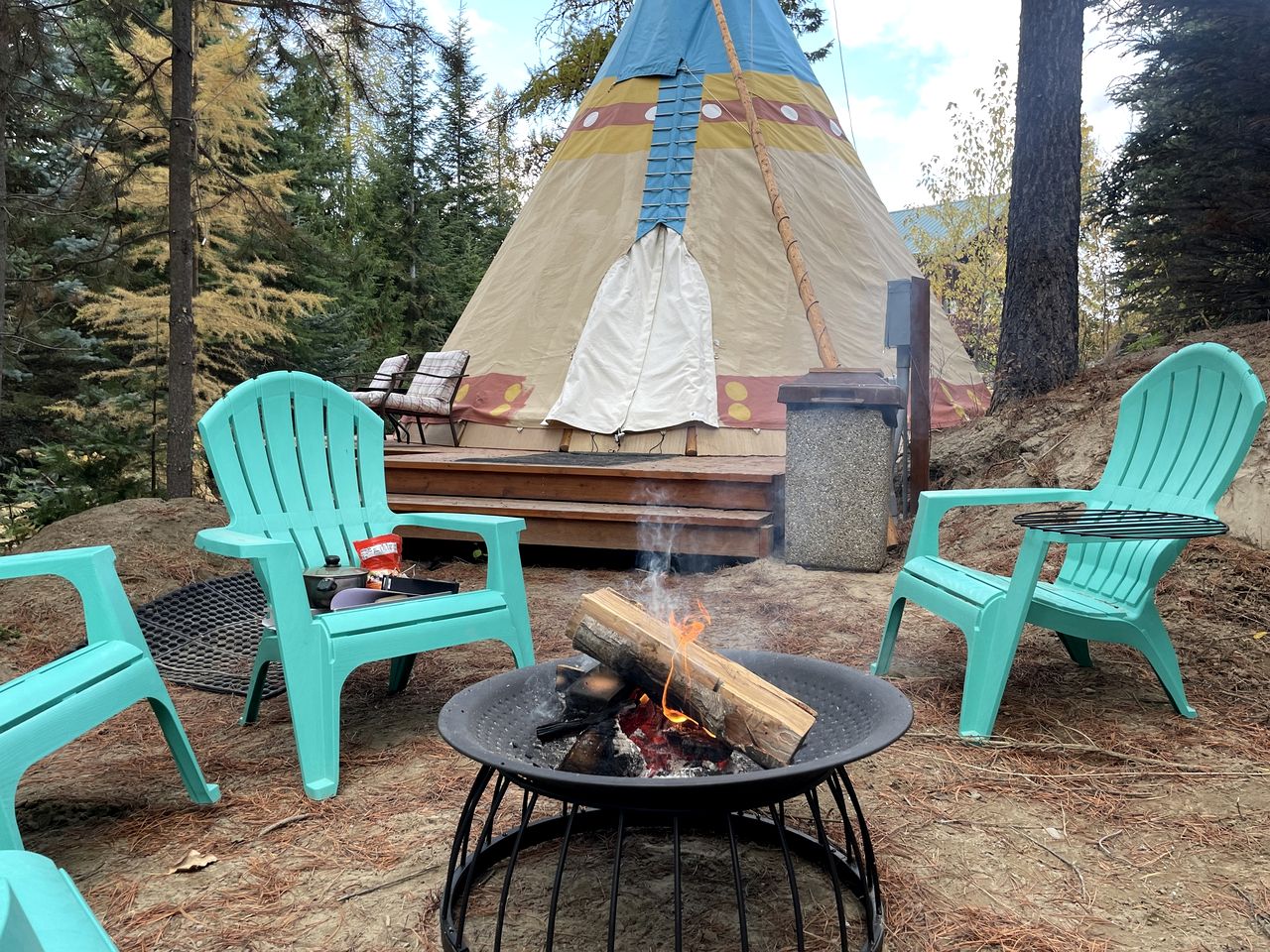 Peaceful Wooded Tipi Retreat with Breakfast Bar Near Nature Trail – Bonners Ferry, Idaho