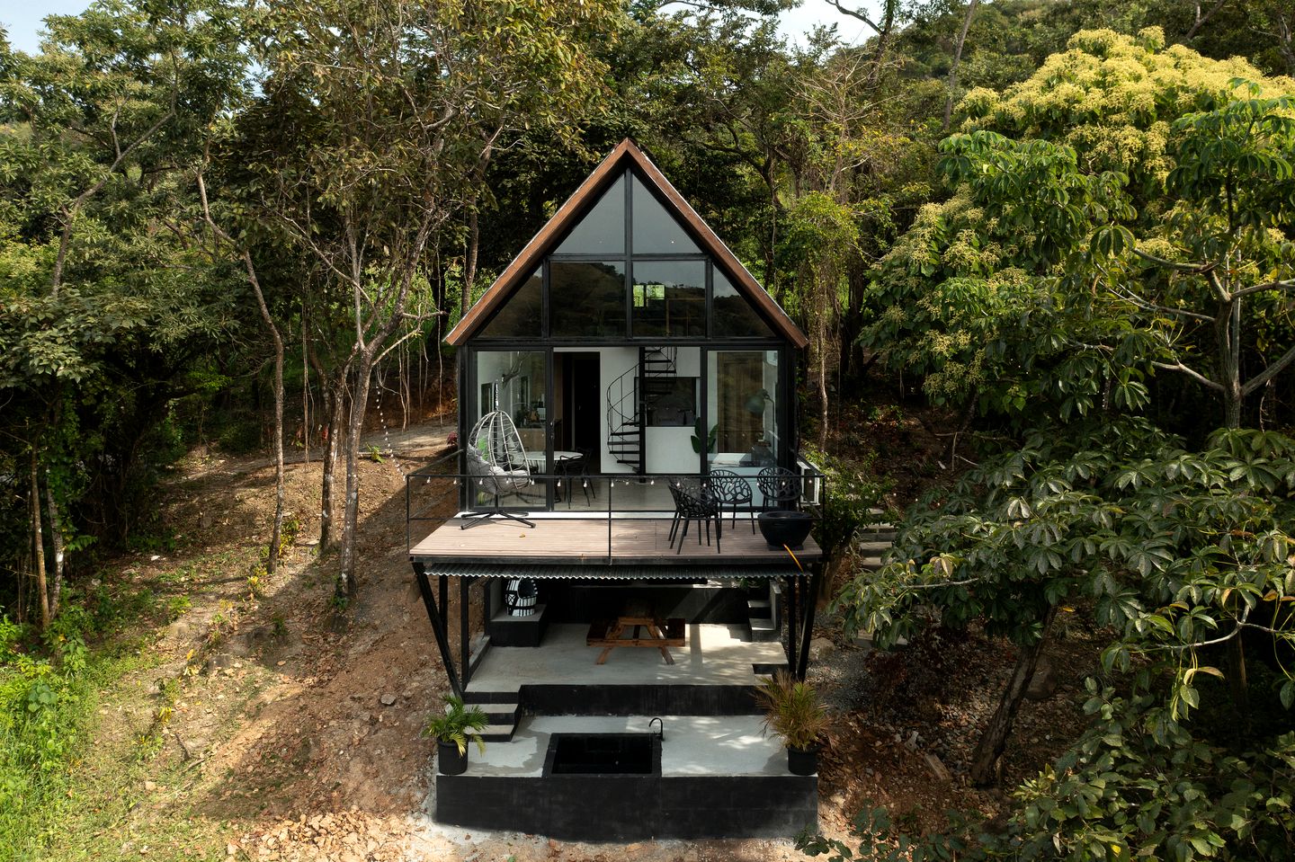 Eco-Friendly Tiny House with Jacuzzi & Mountain Views in Valle de Antón, Panama