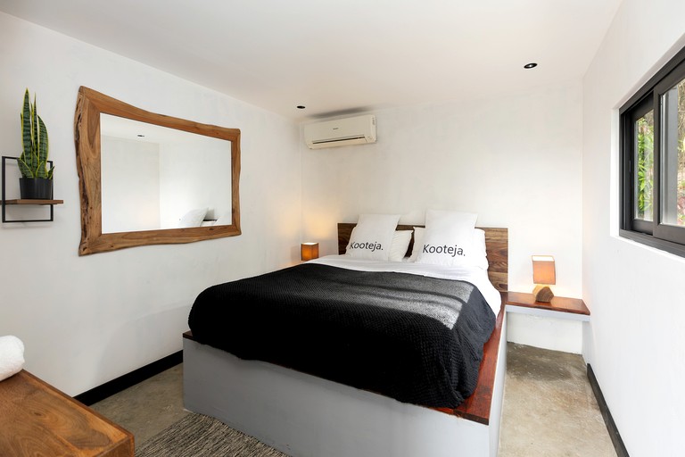 Vacation Rentals (Panama, --, --)