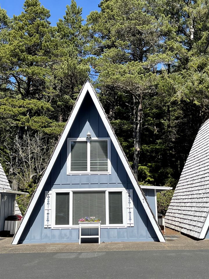 Gorgeous A-Frame by the Beach in Otter Rock, Oregon