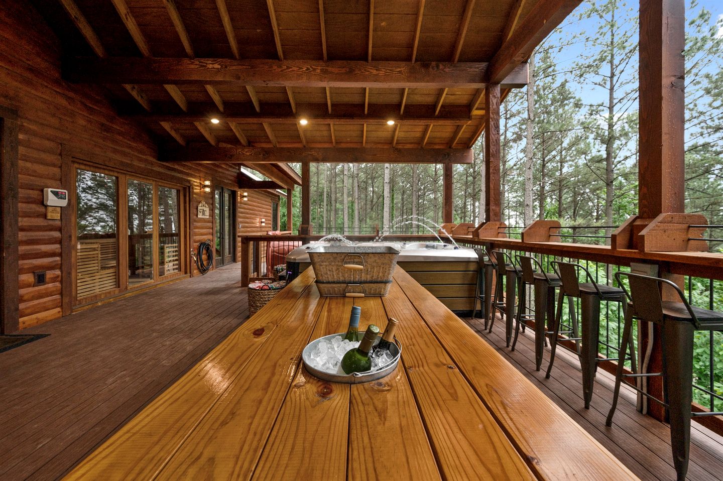 Gorgeous Cabin with Sauna and Hot-tub in Broken Bow, Oklahoma