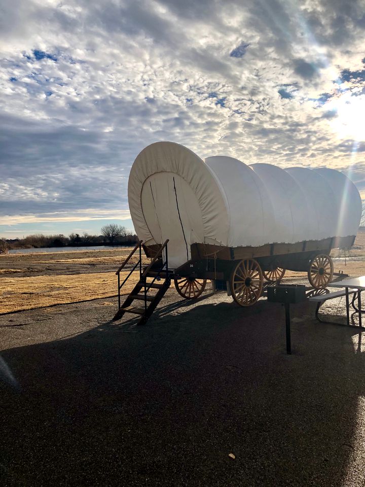 Caravans (Moore, Oklahoma, United States)