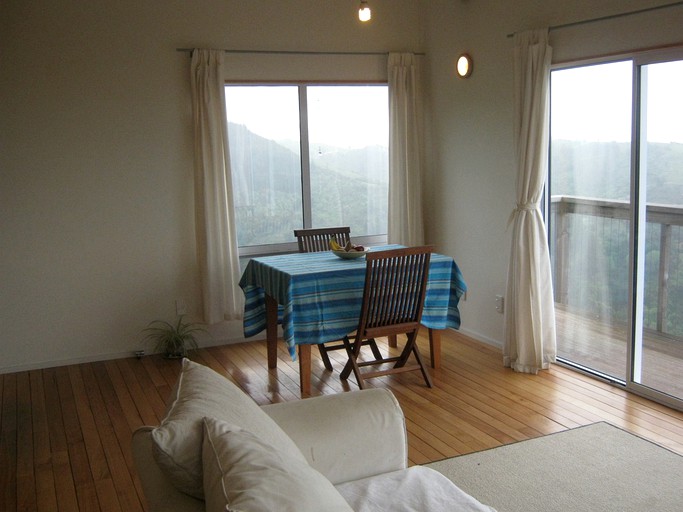 Cottages (Nelson, South Island, New Zealand)