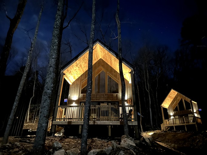 Gorgeous Cottage with Spectacular Night City Views in Sevierville, Tennessee
