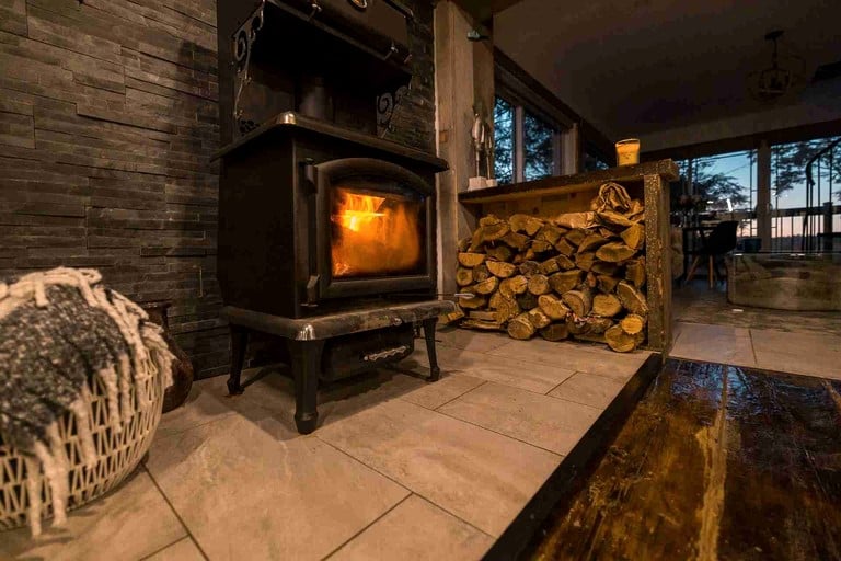 Cabins (Canada, Hawkesbury, Ontario)
