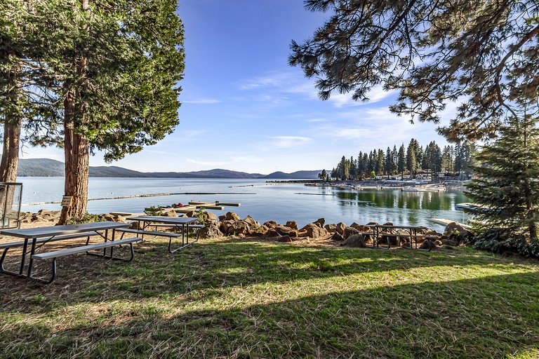 Cabins (United States of America, Lake Almanor, California)