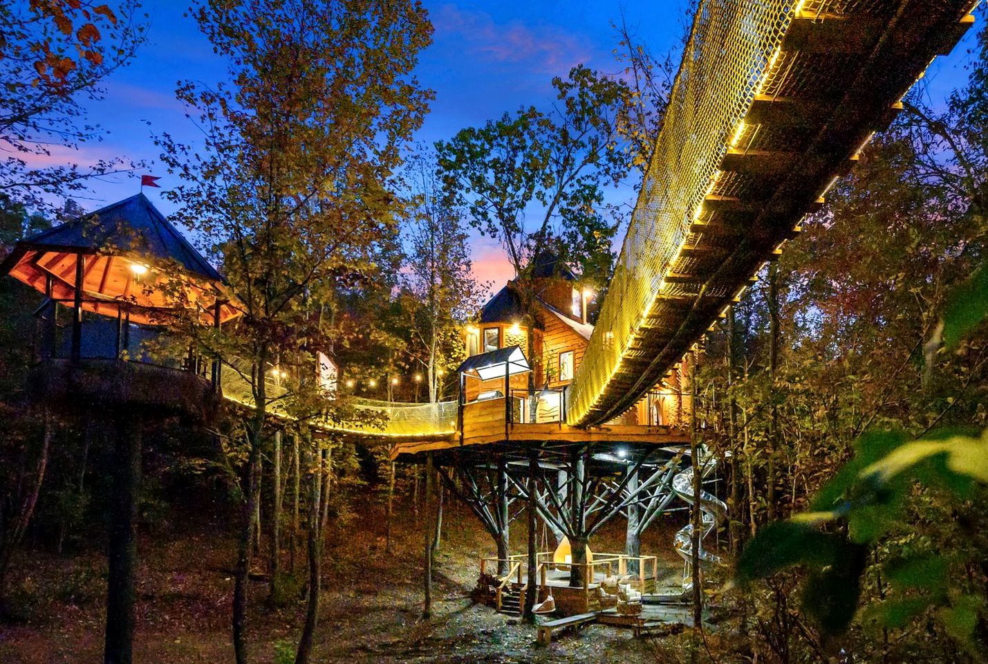 Gorgeous Tree House with Hot-tub in Broken Bow, Oklahoma