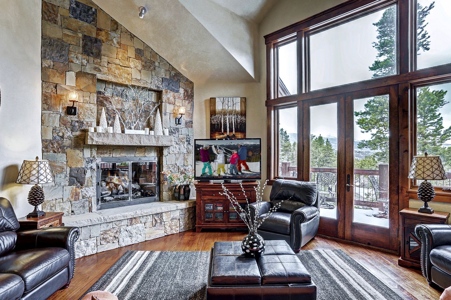 Luxury Mountain Retreat with Hot Tub and Games Room for Family Getaways in Breckenridge, Colorado