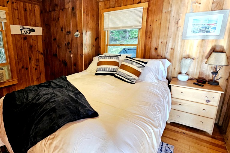 Cabins (United States of America, Belgrade, Maine)