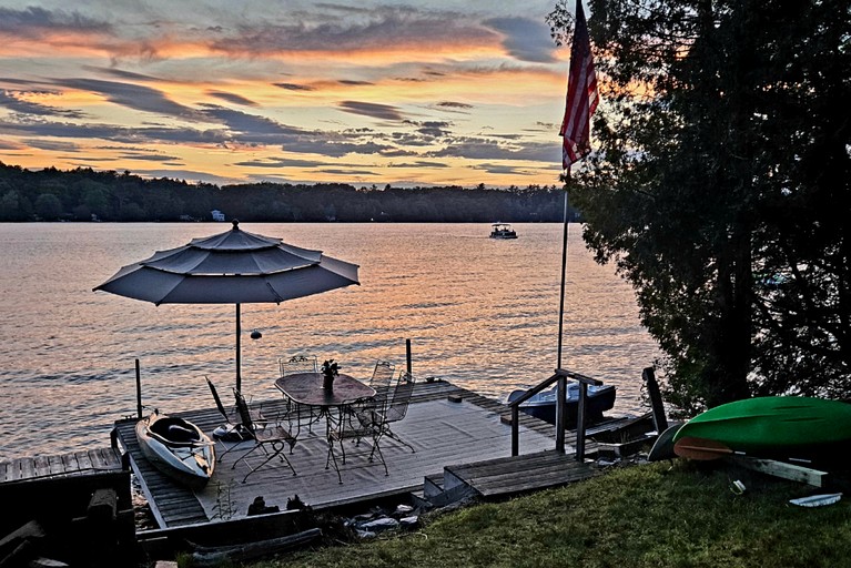 Cabins (United States of America, Belgrade, Maine)