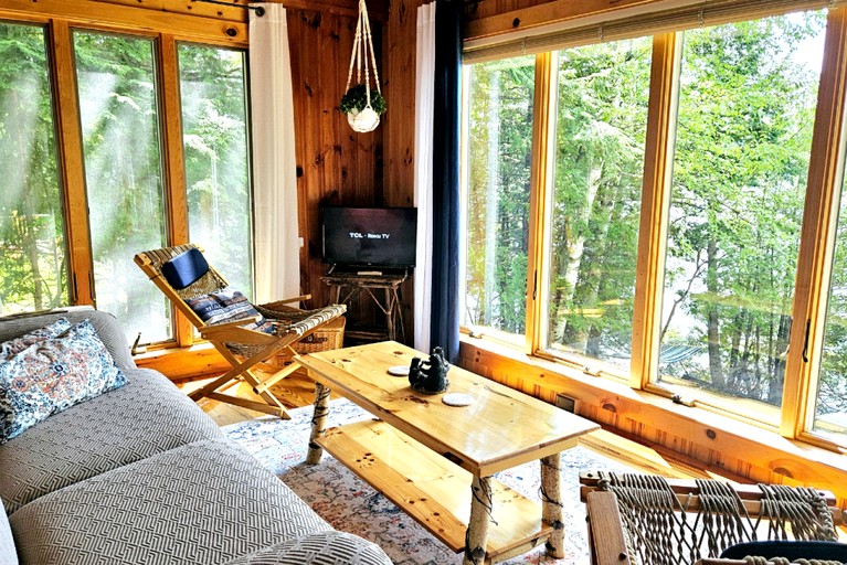 Cabins (United States of America, Belgrade, Maine)