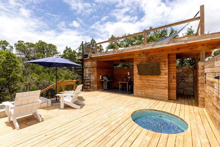 Yurts (United States of America, Wimberley, Texas)