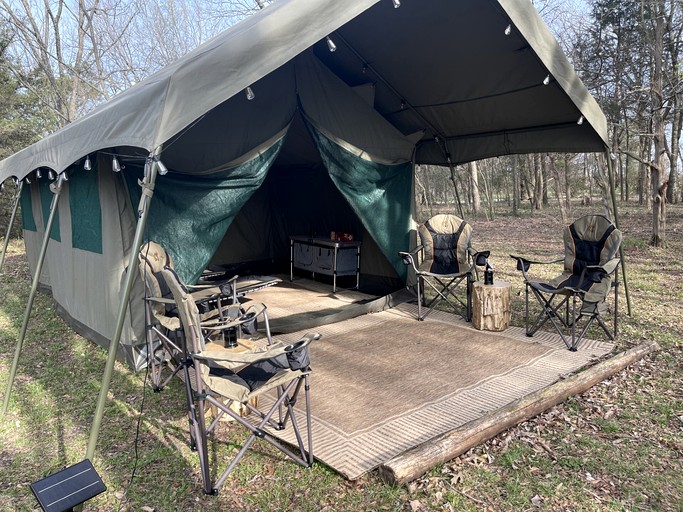 Tents (United States of America, Paris, Texas)